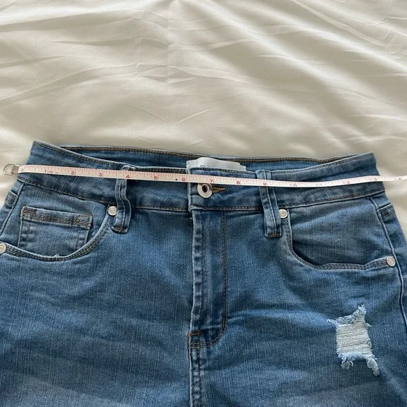 Woman’s Denim Frayed Hem Shorts - Picture 7 of 8